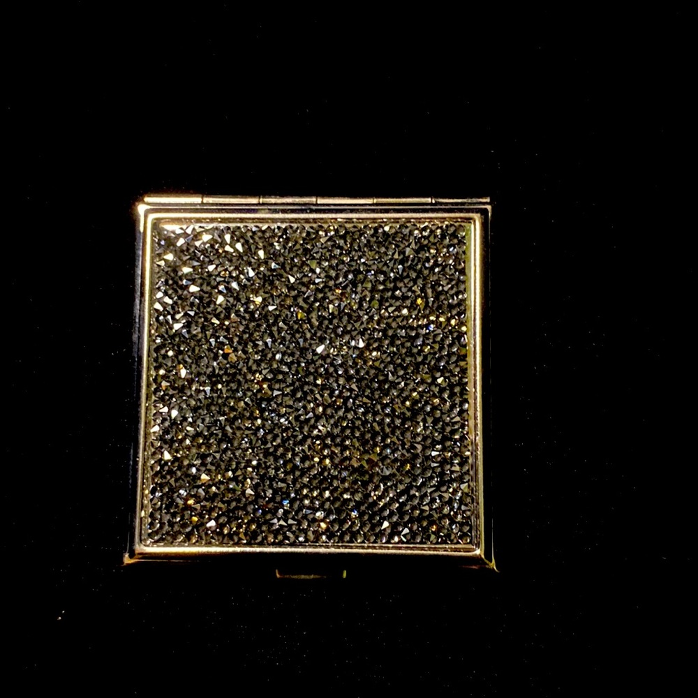 Swarovski graphite crystal compact mirror.💋